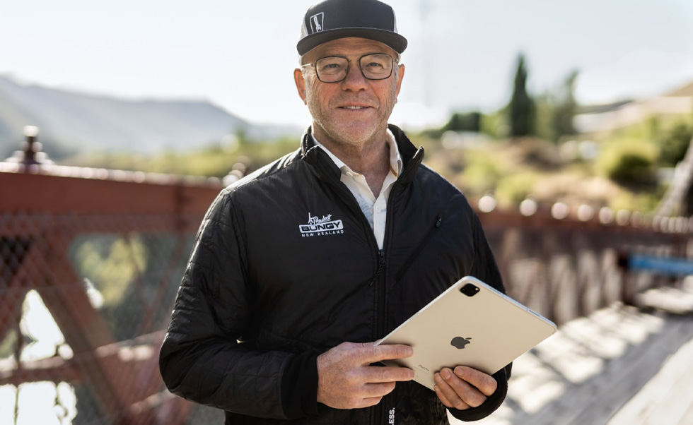 Henry van Asch è Managing Director e cofondatore di AJ Hackett Bungy New Zealand.